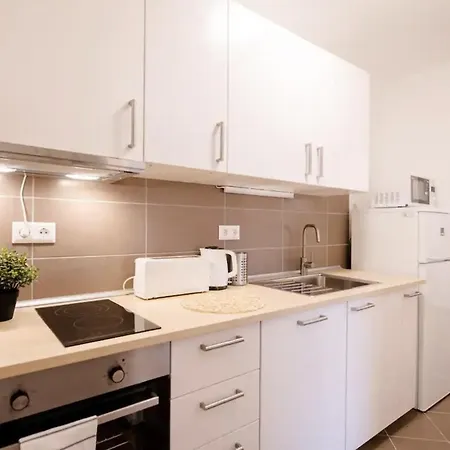 Апартаменты Sunny 2br With Balcony At Szoevetseg Street Будапешт